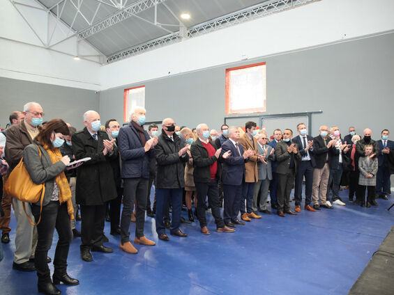 Public regardant les différents discours